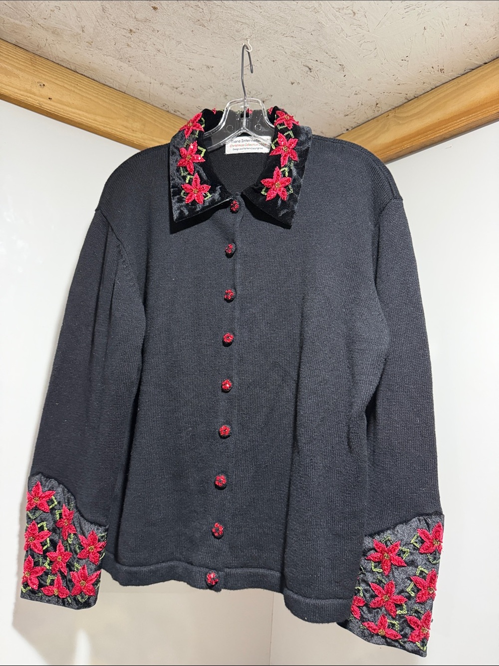 VTG Tiara International Christmas Poinsettia Cardigan Grannycore